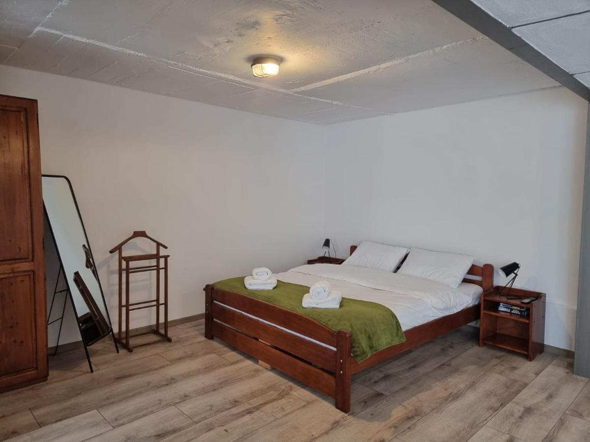 The Cozy Bunker Apartment ซีบิว ภายนอก รูปภาพ