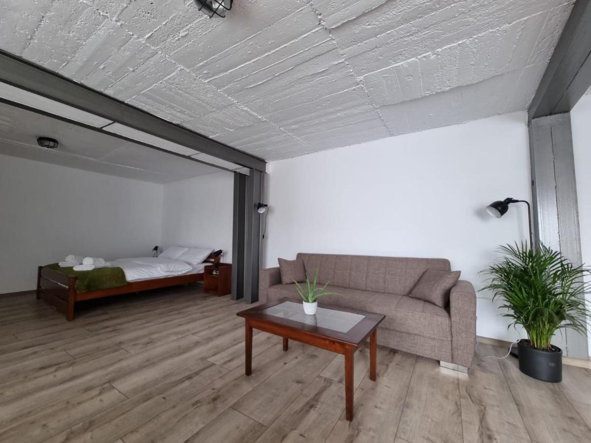 The Cozy Bunker Apartment ซีบิว ภายนอก รูปภาพ