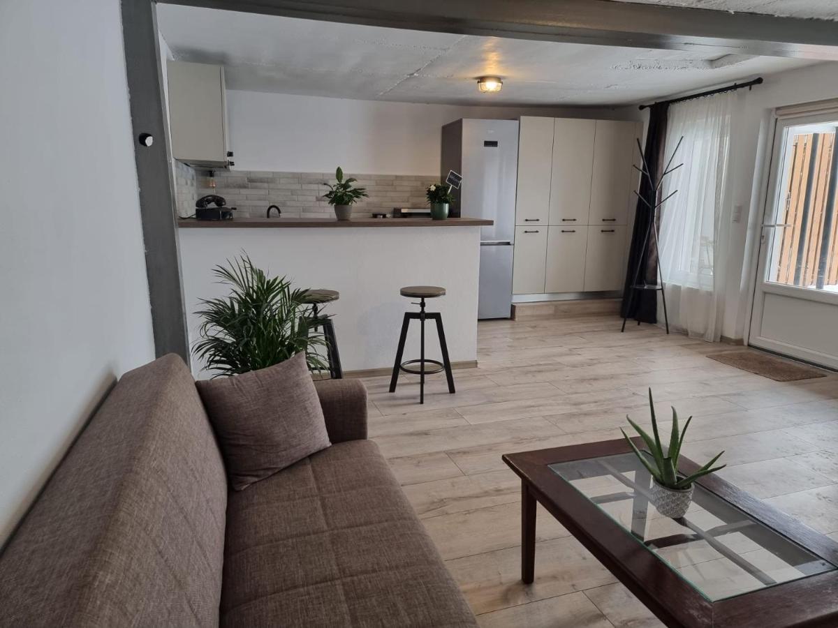 The Cozy Bunker Apartment ซีบิว ภายนอก รูปภาพ