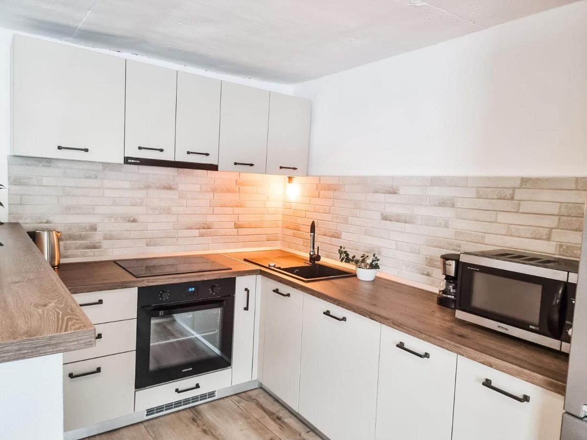 The Cozy Bunker Apartment ซีบิว ภายนอก รูปภาพ