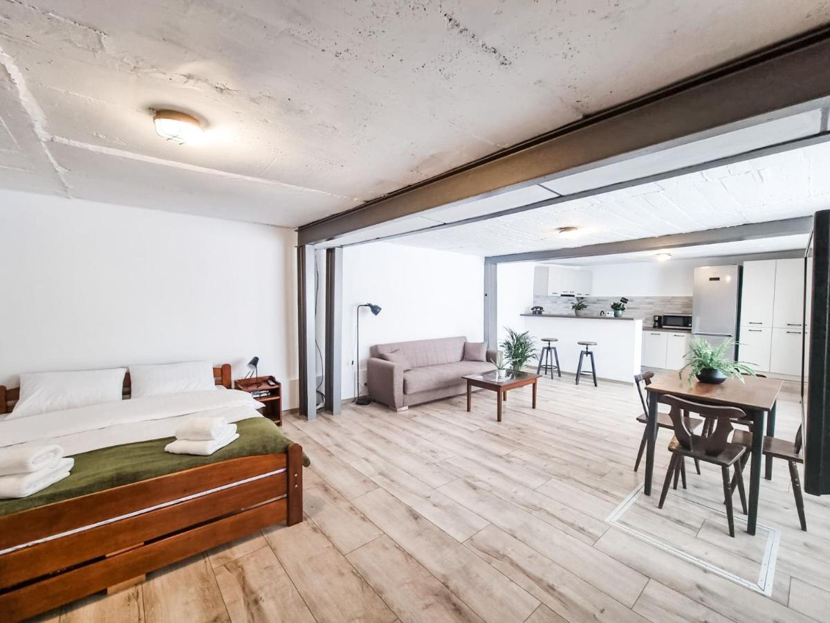 The Cozy Bunker Apartment ซีบิว ภายนอก รูปภาพ