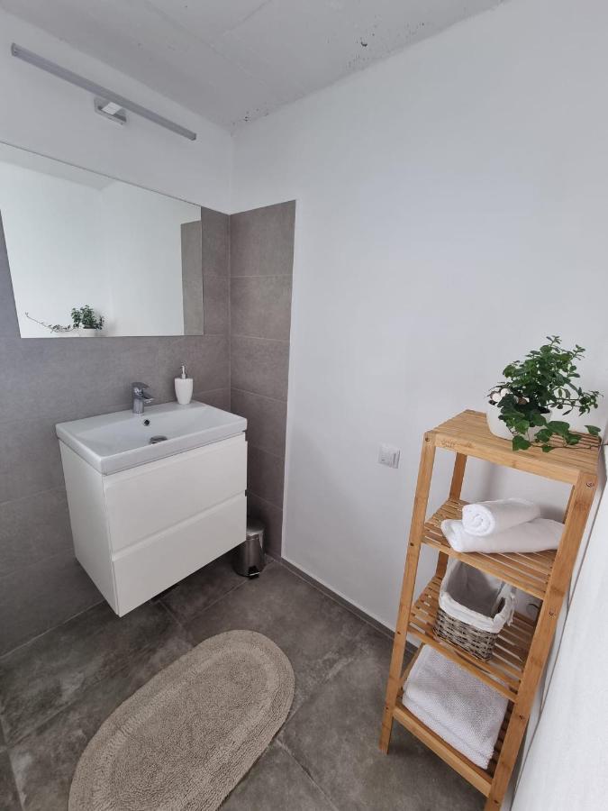 The Cozy Bunker Apartment ซีบิว ภายนอก รูปภาพ