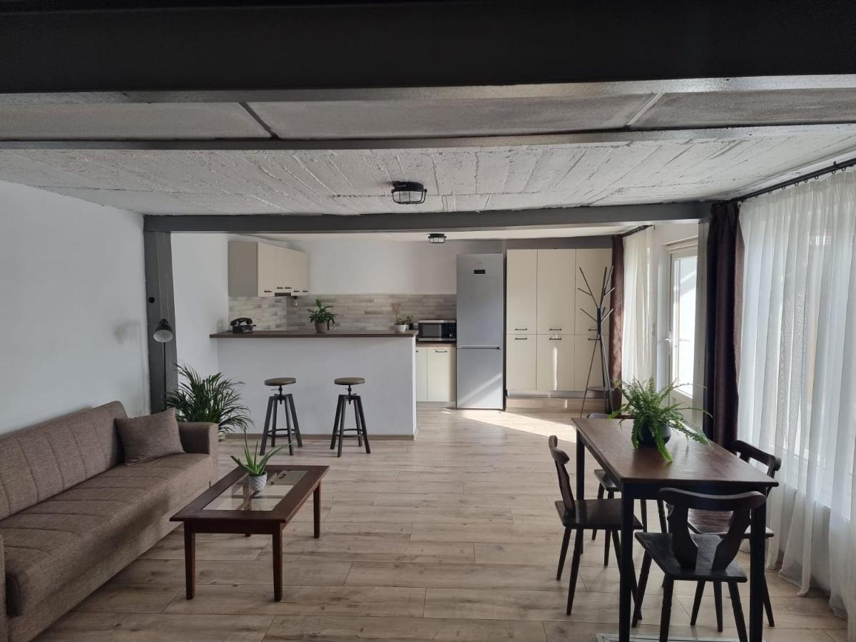 The Cozy Bunker Apartment ซีบิว ภายนอก รูปภาพ