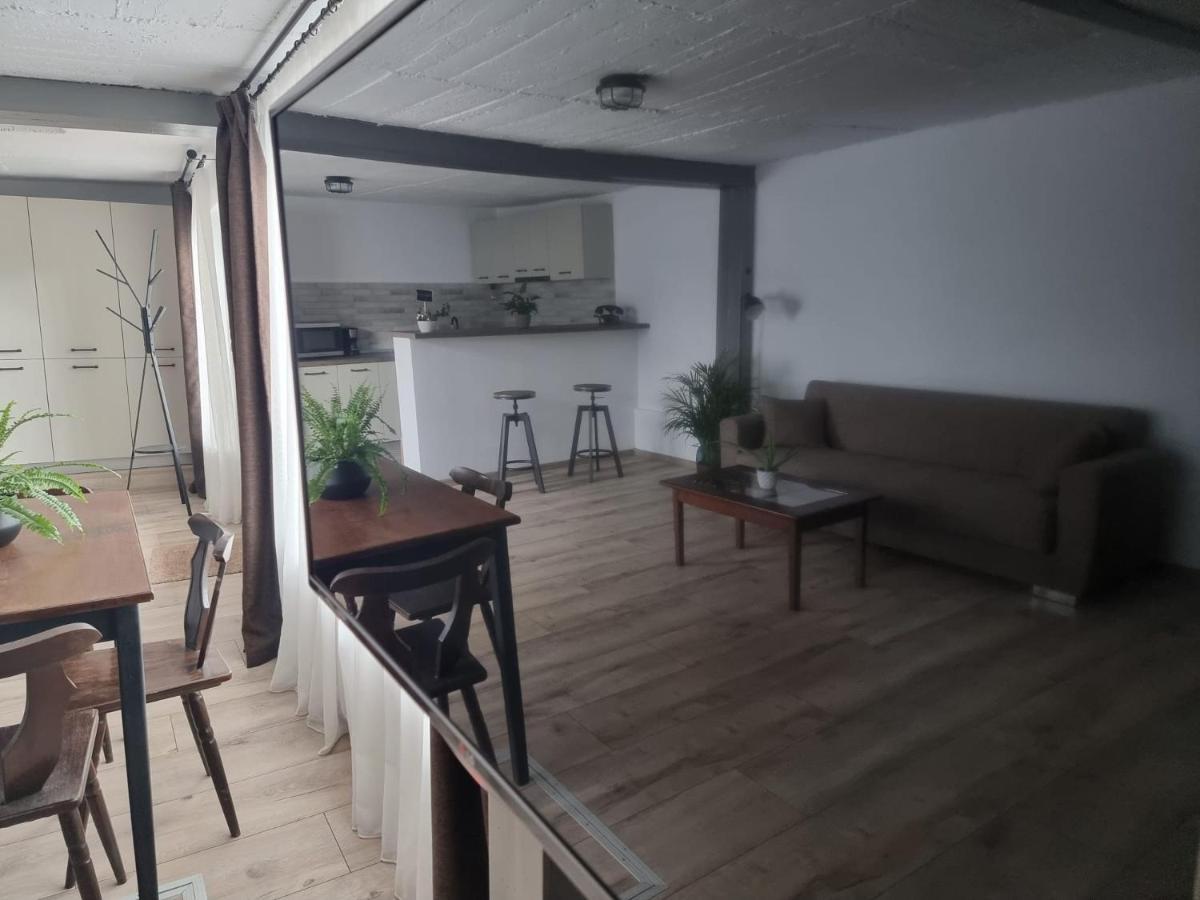The Cozy Bunker Apartment ซีบิว ภายนอก รูปภาพ